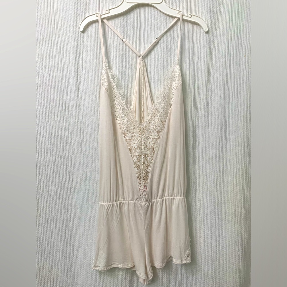 NWT Victoria's Secret White Lace Trim T Back Romper Womens Sleepwear Lingerie M